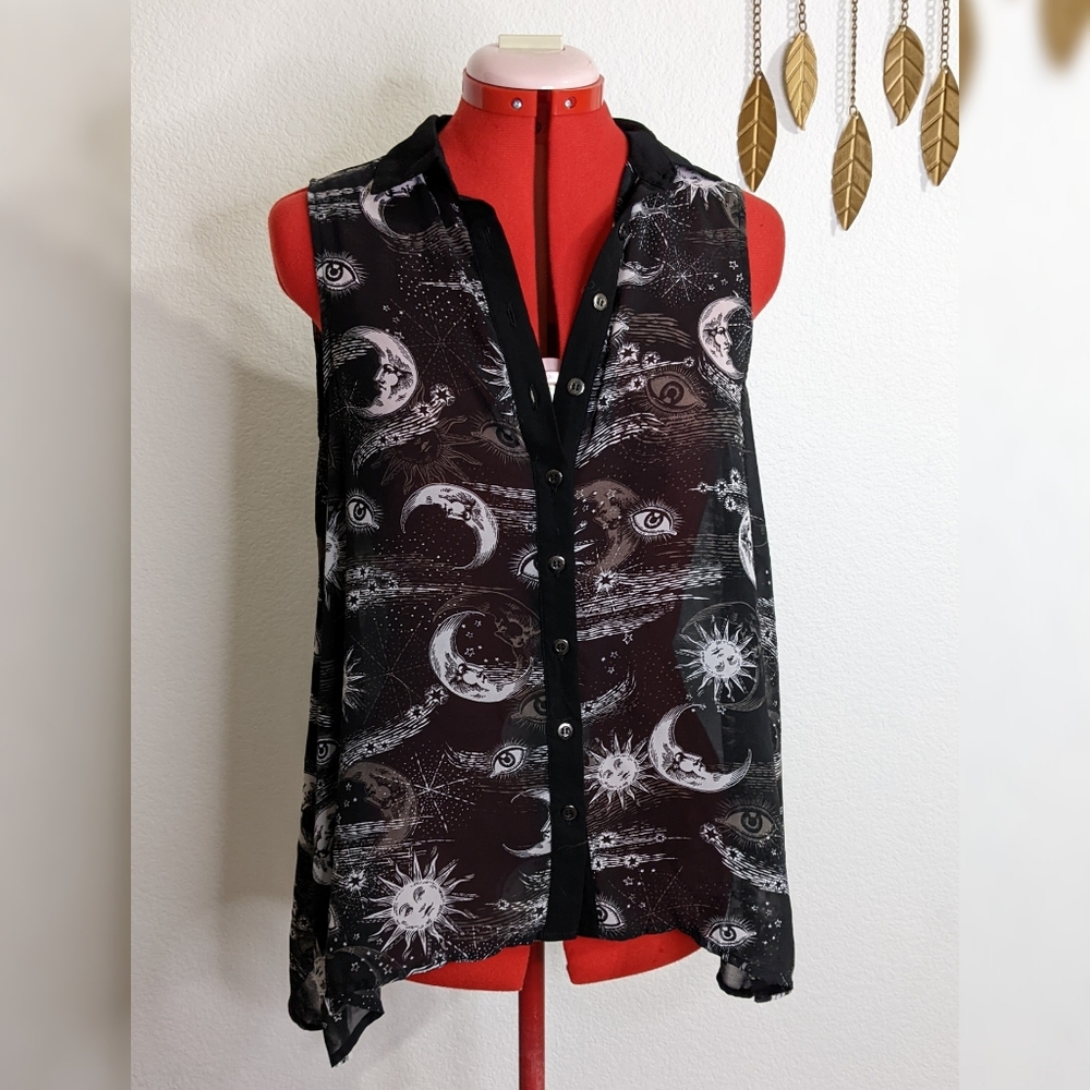 Hot Topic Black Graphic Button-up